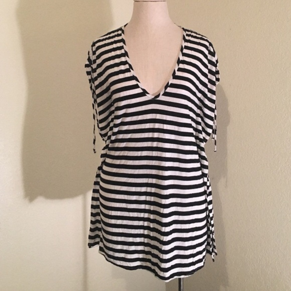 *donating tomorrow* Ella Moss Isla V-Neck Tunic